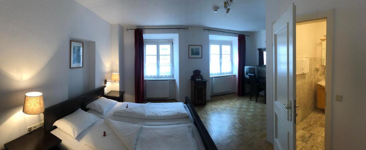 Gasthof Zum Goldenen Loewen Ehrenhausen Exteriér fotografie